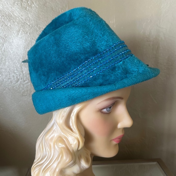 DESIGNER 1960s\' AQUA FURRY FELT FEDORA + MATCHING RHINESTONES & LONG FEATHER main image 6